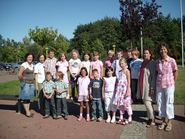 Froschklasse 1 mit Frau Runiewicz, Frau Biermann und Frau Haase