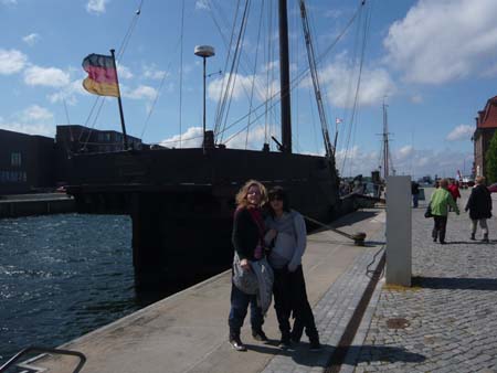 16 Im Hafen- ein Koggennachbau